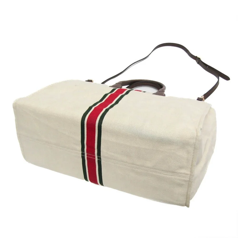 GUCCI Authentic White Leather Shoulder Bag - Picture 2 of 15